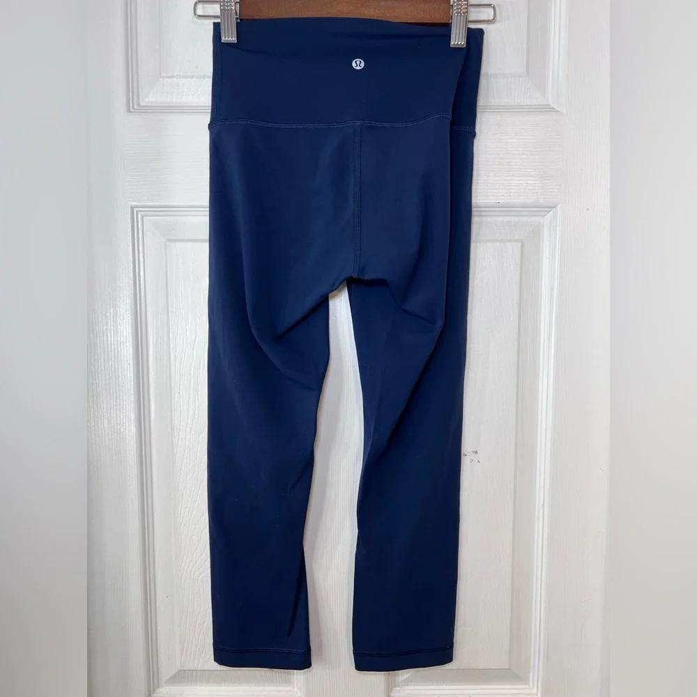 Lululemon Capri Navy Blue‎ High-Waisted Leggings Size 4